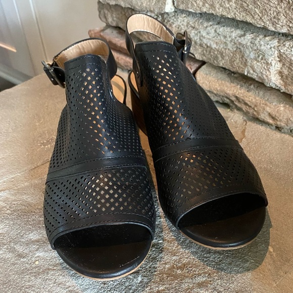 🔥 5/$25 Restricted Black Bootie Sandals Shoes Block Heels Women’s Size 8 - Picture 5 of 11